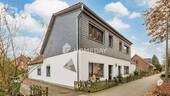 Außenansicht 2 - Bezugsfreie EG-Wohnung in ZFH mit großem Garten & Terrasse 