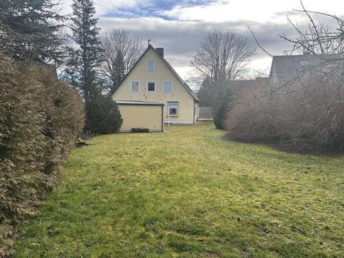 Garten - 9 Zimmer Einfamilienhaus zum Kaufen in Königsbrunn