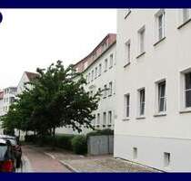 Direkt einziehen! Renovierte 2 Zimmer, Tageslichtbad mit Wanne, guter Schnitt, gute Lage - Rostock Stadtmitte