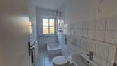 Bad mit Wanne - 2 Zimmer Etagenwohnung in Rostock