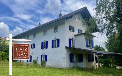 Hatz & Team Immobilien GmbH - Wohnen im Grünen! Landhaus mit 6 Zimmern und großem Grundstück nahe Simbach am Inn