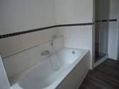 mit Badewanne - 3 Zimmer Etagenwohnung zur Miete in Zwickau