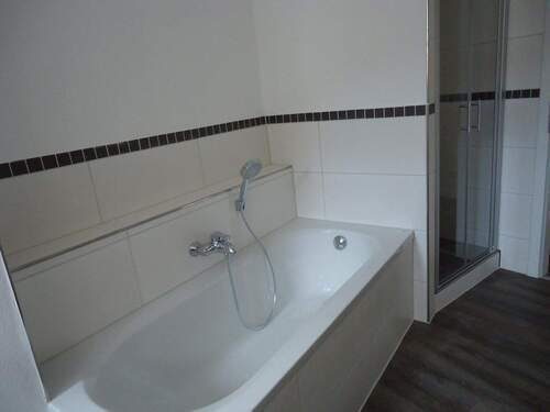 mit Badewanne - 3 Zimmer Etagenwohnung zur Miete in Zwickau