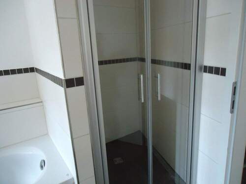 und Dusche - 3 Zimmer Etagenwohnung in Zwickau