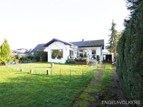 Bild 2 - 4 Zimmer Einfamilienhaus zum Kaufen in Homburg