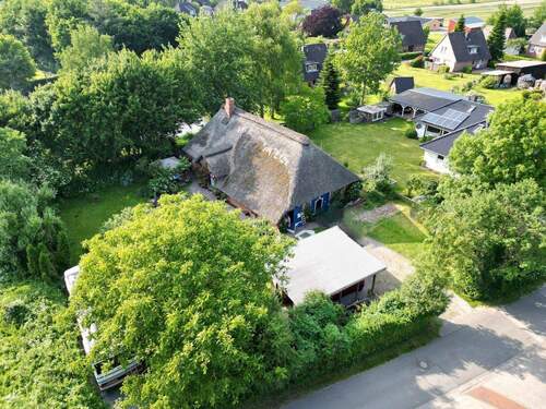 Drohnenaufnahme - Einfamilienhaus mit 90,00 m&sup2; in Drage zum Kaufen