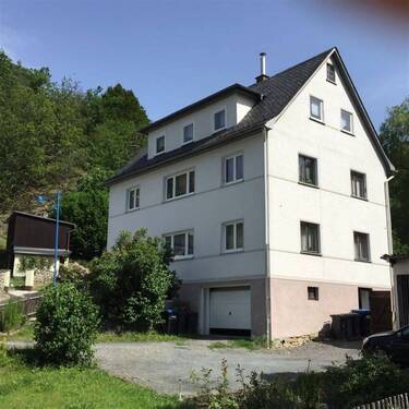 Außenansicht - Freistehendes Dreifamilienhaus mit Innenhof, Garten und Garage