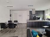 Küche Wohnbereich - Attraktive 3 Zimmer-Wohnung mit 2 Sonnenterrassen, Wintergarten, 2 Außen-Stellplätzen in Nieder-Olm