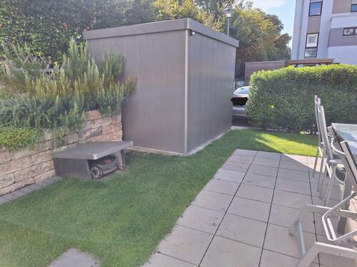 Gartenhaus mit Mähroboter - 