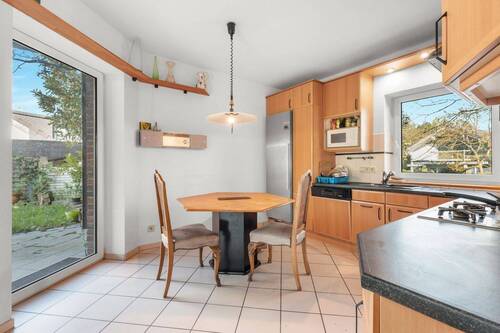 Küche mit Terrassenzugang - 