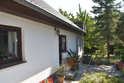 Hausrückseite mit Gartenteil - 3 Zimmer Mehrfamilienhaus, Wohnhaus in Falkenhagen (Mark) OT Regenmantel