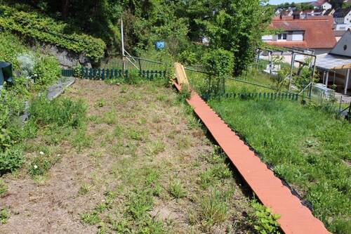 ... terrassenförmig angelegt ... - 