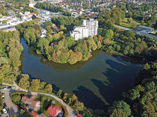 Blick auf das Wohngebäude - 3-Zimmer-Wohnung mit Balkon & Fernblick *reduzierte Miete während Modernisierung*