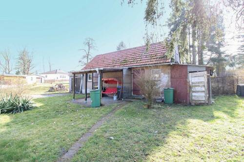 Nebengelass mit Garage - 