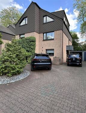 Hausansicht - Exklusiv modernisierte Doppelhaushälfte mit Wellnessbereich - hochwertiges Wohnen in Gelsenkirchen