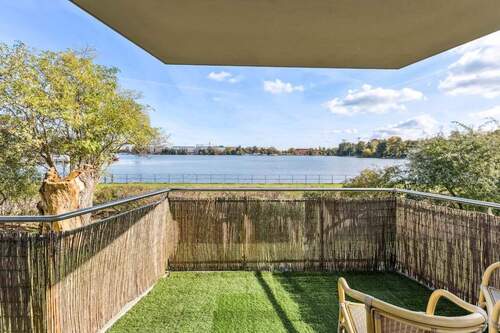 Terrasse mit Seeblick - 3 Zimmer Etagenwohnung zum Kaufen in Berlin