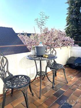 Balkon - Sehr gut geschnittene 2 12 Zimmer-Wohnung in toller Lage mit Balkon und Garage!