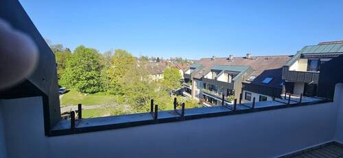 Aussicht - Moderne 3-Zimmer-Wohnung mit Loggia, hochwertigem Parkett & Top-Lage direkt am Campus