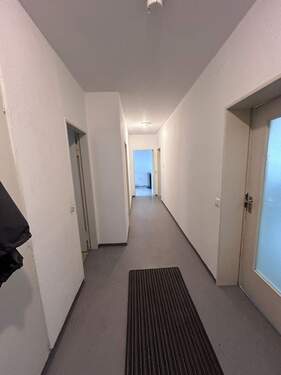 Flur - Gut geschnittene Wohnung, ruhige Lage, fast alles zufuss erreichbar