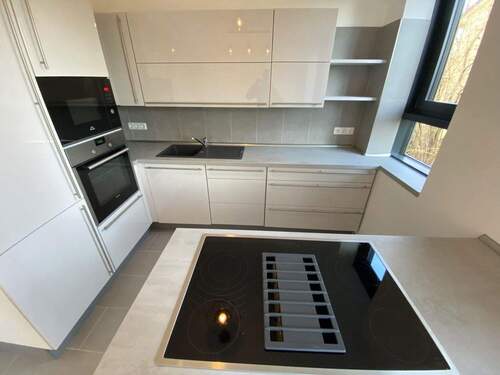 Küche im Wohnzimmer (3) - 3 Zimmer Reihenmittelhaus in Berlin