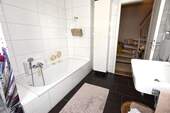 Bad mit Dusche und Wanne 1.OG.2.JPG - 