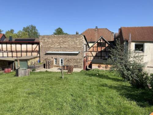 Blick vom Garten zum Haus - 3 Zimmer Bauernhaus, Landhaus in Krölpa