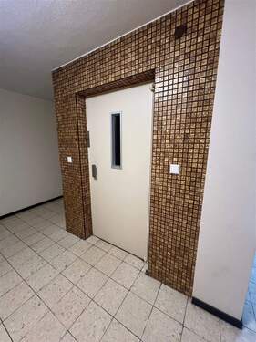 Aufzug - 3 Zimmer Etagenwohnung zum Kaufen in Ostfildern