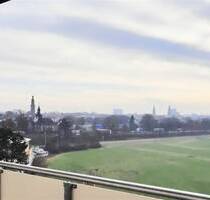 Hoch über den Dächern von Erlangen mit Blick ins Grüne