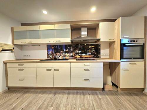 Einbauküche mit Platz für Tisc - 