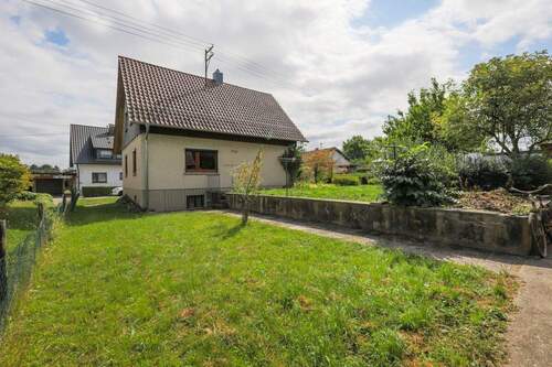 Rückansicht mit Garten - 4 Zimmer Einfamilienhaus zum Kaufen in Mühlacker / Sengach