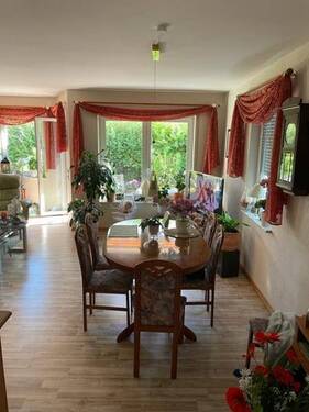 Wohn-Esszimmer 1 - 4 Zimmer Etagenwohnung in Berlin