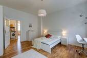 Großes Schlafzimmer - 2 Zimmer Etagenwohnung in Berlin