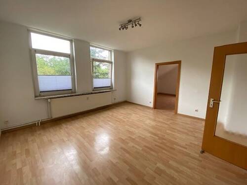 mittleres Zimmer - Ortsrandlage in Berenbostel 4-Zimmerwohnung im Obergeschoss mit Garage und Stellplatz