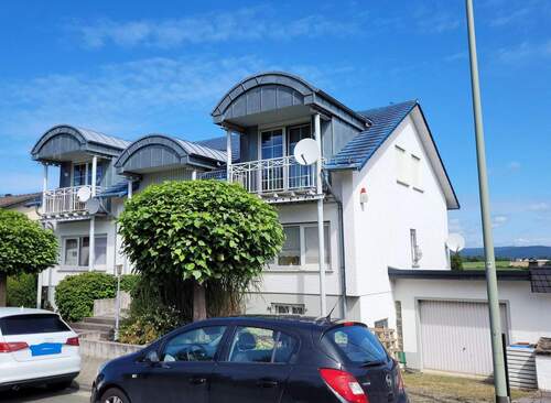 Bild von rechts_Kennzeichen verdeckt_1.jpg - 4 Zimmer Etagenwohnung in Weilburg