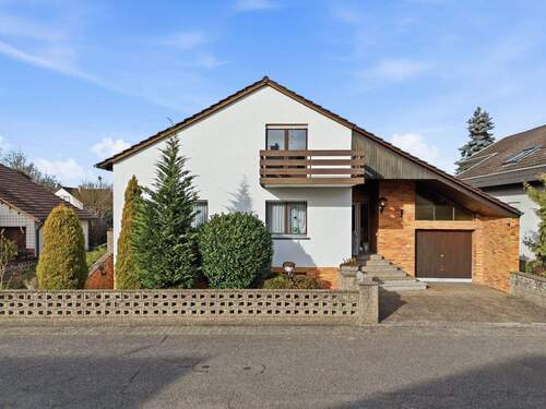 Außenbild - Flexibel nutzbares 1-2-Familienhaus mit großem Garten und Sanierungspotenzial