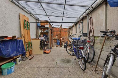 Geräteraum hinter der Garage - 