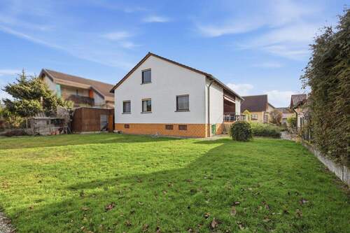 Garten - 8 Zimmer Einfamilienhaus zum Kaufen in Wörth am Rhein / Maximiliansau