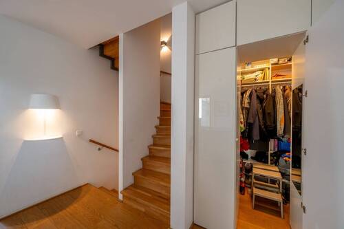 Treppenhaus - Garderobe/Abstellraum (EG) - 