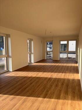 Wohn- und Essbereich - Großzügige, helle Erdgeschosswohnung am Fliegerhorst zur Miete !