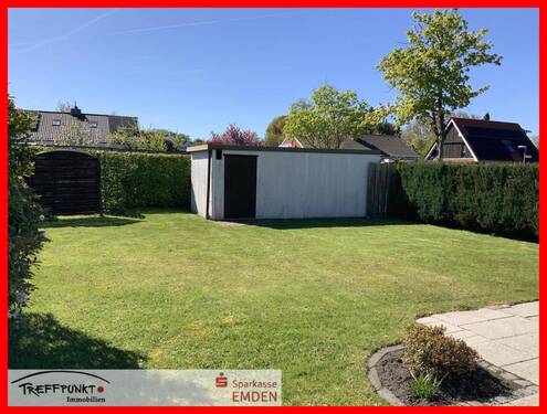 Garten, Blick zur Garage - 