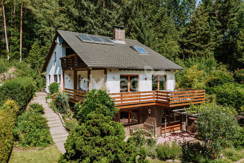 Außenansicht - Idyllisches Wohnhaus mit Einliegerwohnung in traumhafter Naturlage.