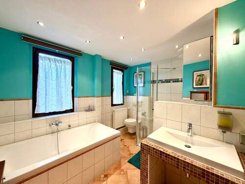 Tageslichtbad mit Dusche und Badewanne HP - 