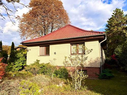 Einfamilienhaus mit großem Garten - Familienfreundliches Einfamilienhaus mit Terrasse, Garten und zusätzlicher Bebauungsmöglichkeit