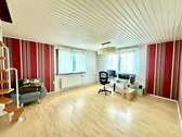 Arbeitszimmer mit Treppe zum DG - 