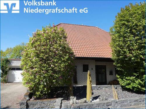 Vordere Ansicht - Gemütliches Zuhause auf großem Grundstück