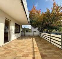 Ein Zuhause für Generationen: Weitläufiges Dreifamilienhaus mit ELW und 5 Garagen - Boxberg