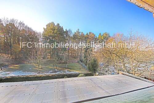 Blick aufs Grundstück - 