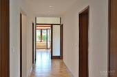 Blick in den Flur zum Wohnzimmer - 