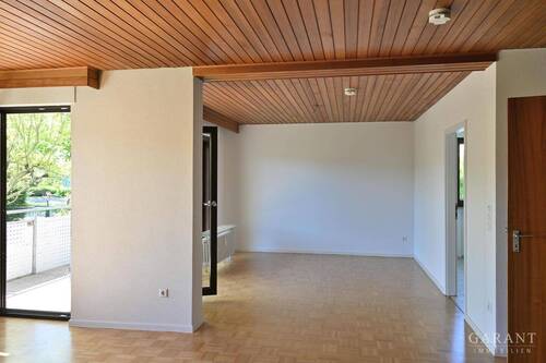 Esszimmer mit angrenzender Küche - 