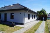 Ansicht mit Carport - 